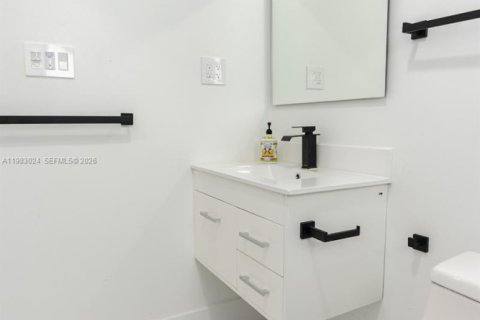 Adosado en alquiler en Miami, Florida, 2 dormitorios, 103.68 m2 № 2046709 - foto 29