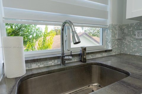 Adosado en alquiler en Miami, Florida, 2 dormitorios, 103.68 m2 № 2046709 - foto 20