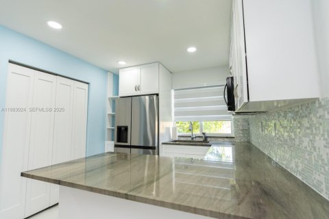 Adosado en alquiler en Miami, Florida, 2 dormitorios, 103.68 m2 № 2046709 - foto 19