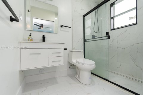 Adosado en alquiler en Miami, Florida, 2 dormitorios, 103.68 m2 № 2046709 - foto 28