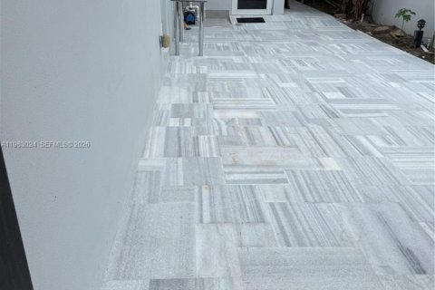 Adosado en alquiler en Miami, Florida, 2 dormitorios, 103.68 m2 № 2046709 - foto 3