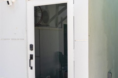 Adosado en alquiler en Miami, Florida, 2 dormitorios, 103.68 m2 № 2046709 - foto 6