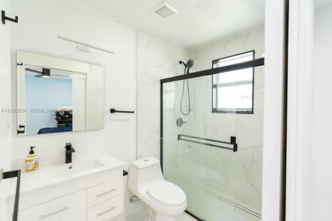 Adosado en alquiler en Miami, Florida, 2 dormitorios, 103.68 m2 № 2046709 - foto 27