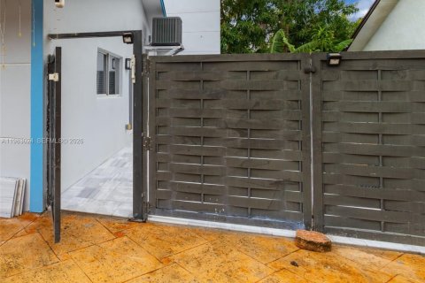 Adosado en alquiler en Miami, Florida, 2 dormitorios, 103.68 m2 № 2046709 - foto 2