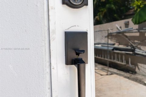 Adosado en alquiler en Miami, Florida, 2 dormitorios, 103.68 m2 № 2046709 - foto 8