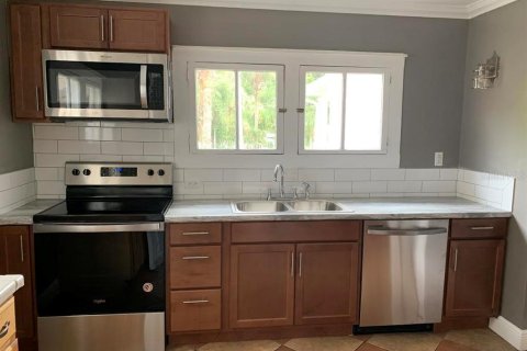 Commercial property in DeLand, Florida 5 bedrooms, 182.09 sq.m. № 2228343 - photo 3