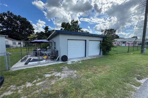 House in Winter Haven, Florida 3 bedrooms, 100.33 sq.m. № 1914344 - photo 15