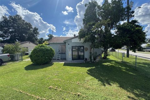 House in Winter Haven, Florida 3 bedrooms, 100.33 sq.m. № 1914344 - photo 1