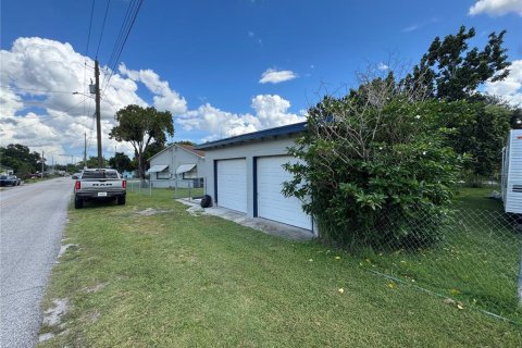 House in Winter Haven, Florida 3 bedrooms, 100.33 sq.m. № 1914344 - photo 16