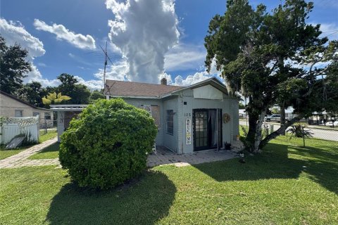 House in Winter Haven, Florida 3 bedrooms, 100.33 sq.m. № 1914344 - photo 2