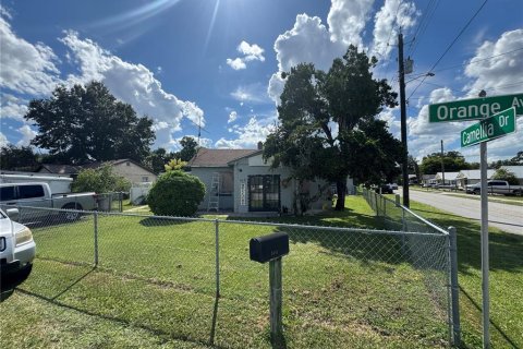 House in Winter Haven, Florida 3 bedrooms, 100.33 sq.m. № 1914344 - photo 3