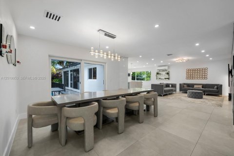 Villa ou maison à vendre à Pompano Beach, Floride: 5 chambres, 317.54 m2 № 2085819 - photo 10