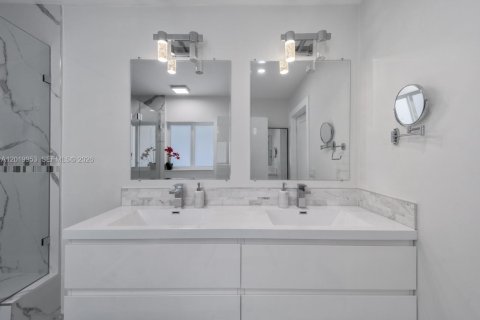 Villa ou maison à vendre à Pompano Beach, Floride: 5 chambres, 317.54 m2 № 2085819 - photo 21
