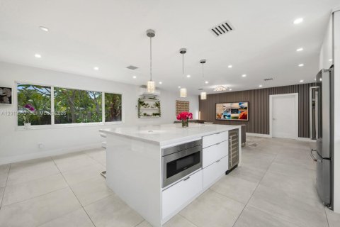 Villa ou maison à vendre à Pompano Beach, Floride: 5 chambres, 317.54 m2 № 2085819 - photo 5