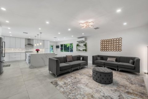 Villa ou maison à vendre à Pompano Beach, Floride: 5 chambres, 317.54 m2 № 2085819 - photo 7