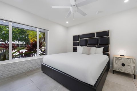 Villa ou maison à vendre à Pompano Beach, Floride: 5 chambres, 317.54 m2 № 2085819 - photo 22