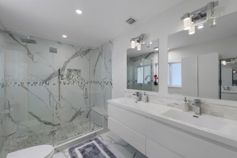 Villa ou maison à vendre à Pompano Beach, Floride: 5 chambres, 317.54 m2 № 2085819 - photo 20