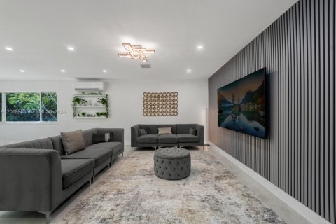 Villa ou maison à vendre à Pompano Beach, Floride: 5 chambres, 317.54 m2 № 2085819 - photo 8