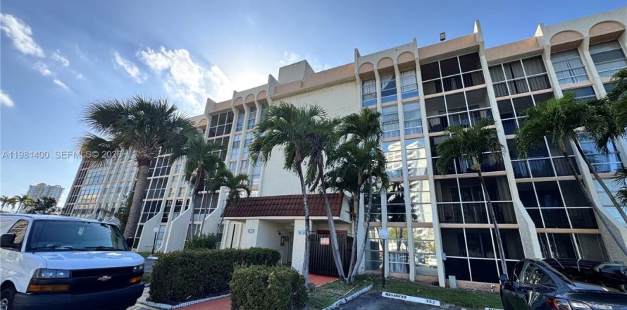 Condominio en Hallandale Beach, Florida, 2 dormitorios  № 2046911