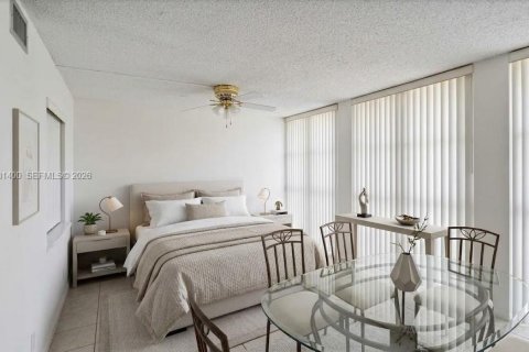 Condominio en venta en Hallandale Beach, Florida, 2 dormitorios, 85.84 m2 № 2046911 - foto 6