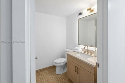 Condominio en venta en Hallandale Beach, Florida, 2 dormitorios, 85.84 m2 № 2046911 - foto 8