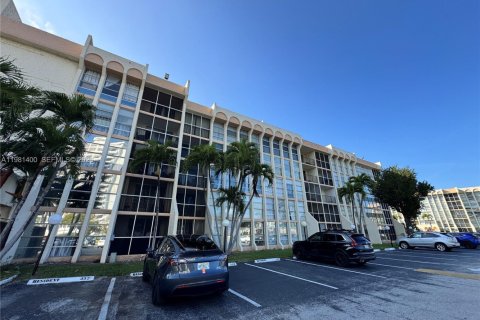 Condominio en venta en Hallandale Beach, Florida, 2 dormitorios, 85.84 m2 № 2046911 - foto 2