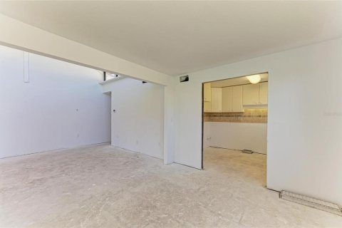 Condo in Venice, Florida, 2 bedrooms  № 1804859 - photo 17
