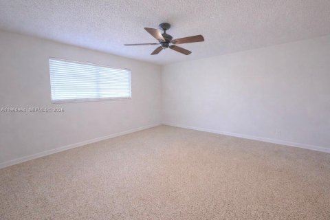 Casa en venta en Miami Lakes, Florida, 5 dormitorios, 205.22 m2 № 2030836 - foto 8