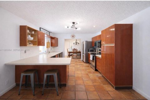 Casa en venta en Miami Lakes, Florida, 5 dormitorios, 205.22 m2 № 2030836 - foto 3