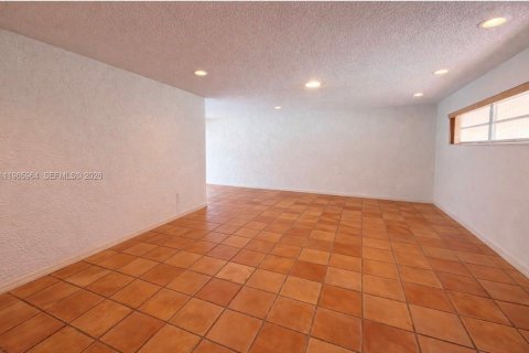 Casa en venta en Miami Lakes, Florida, 5 dormitorios, 205.22 m2 № 2030836 - foto 4