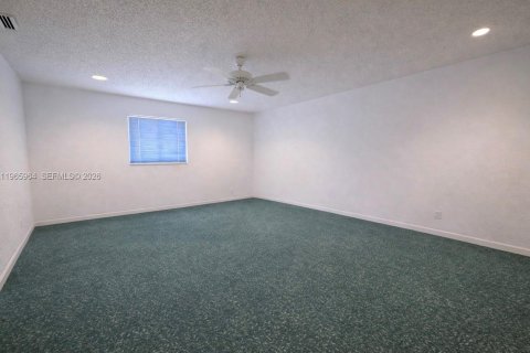 Casa en venta en Miami Lakes, Florida, 5 dormitorios, 205.22 m2 № 2030836 - foto 11