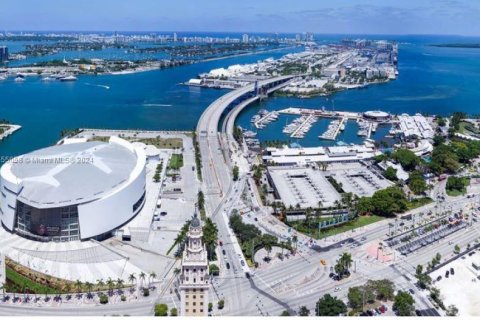 Condo in Miami, Florida, 2 bedrooms  № 1352212 - photo 26