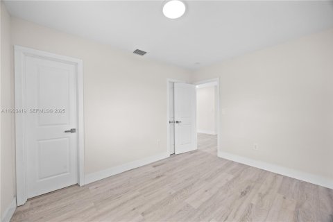 House in Miami Gardens, Florida 3 bedrooms, 114.27 sq.m. № 1992365 - photo 24