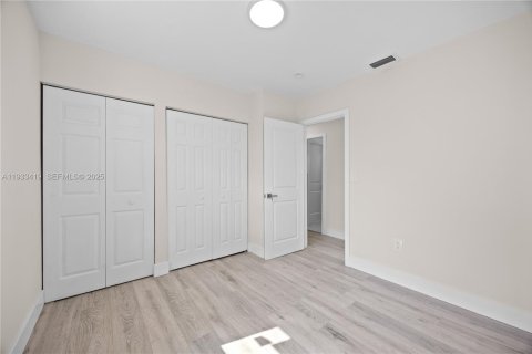 House in Miami Gardens, Florida 3 bedrooms, 114.27 sq.m. № 1992365 - photo 17