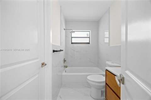 House in Miami Gardens, Florida 3 bedrooms, 114.27 sq.m. № 1992365 - photo 21