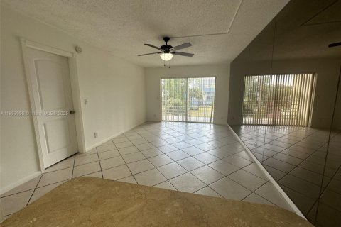 Condominio en venta en West Palm Beach, Florida, 1 dormitorio, 67.63 m2 № 1871761 - foto 6