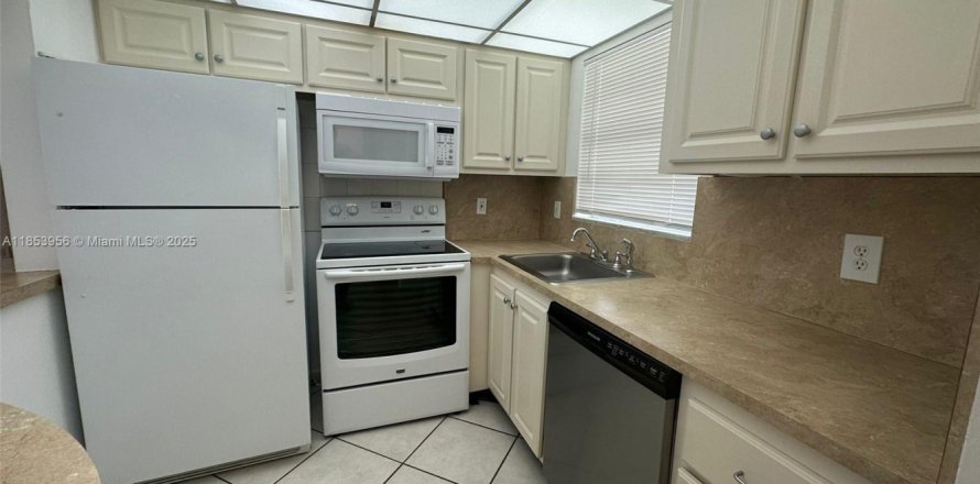 Condominio en West Palm Beach, Florida, 1 dormitorio № 1871761