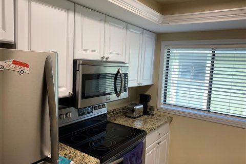 Condo in Sarasota, Florida, 1 bedroom  № 1626256 - photo 11