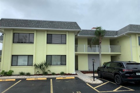 Condo in Sarasota, Florida, 1 bedroom  № 1626256 - photo 2