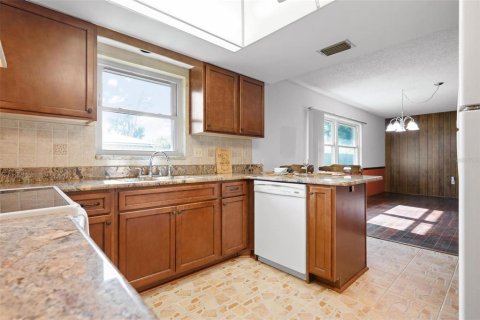 House in Sarasota, Florida 2 bedrooms, 113.25 sq.m. № 1919758 - photo 5