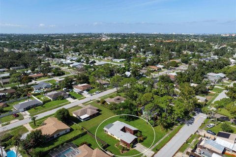 House in Sarasota, Florida 2 bedrooms, 113.25 sq.m. № 1919758 - photo 20