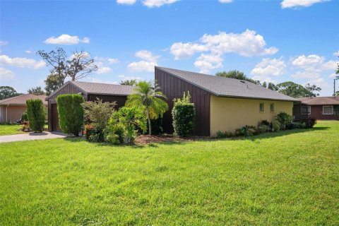 House in Sarasota, Florida 2 bedrooms, 113.25 sq.m. № 1919758 - photo 18