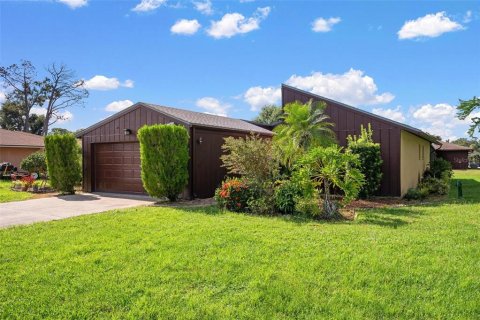 House in Sarasota, Florida 2 bedrooms, 113.25 sq.m. № 1919758 - photo 1