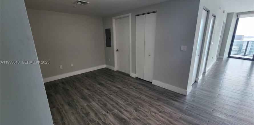 Condominio en Miami, Florida, 2 dormitorios  № 2077094