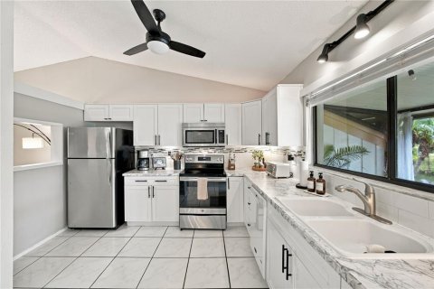 Villa ou maison à vendre à Tampa, Floride: 2 chambres, 116.31 m2 № 2429233 - photo 26