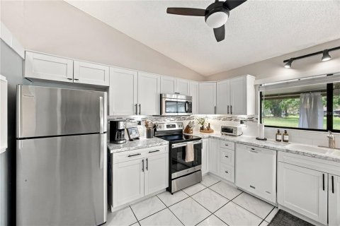 Villa ou maison à vendre à Tampa, Floride: 2 chambres, 116.31 m2 № 2429233 - photo 5