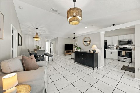 Villa ou maison à vendre à Tampa, Floride: 2 chambres, 116.31 m2 № 2429233 - photo 6