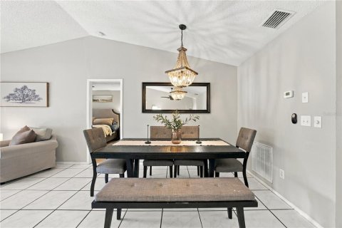 Villa ou maison à vendre à Tampa, Floride: 2 chambres, 116.31 m2 № 2429233 - photo 8