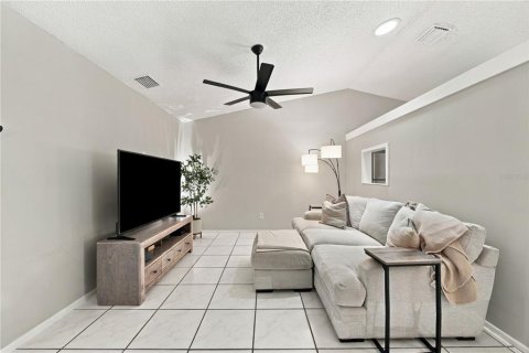 Villa ou maison à vendre à Tampa, Floride: 2 chambres, 116.31 m2 № 2429233 - photo 7