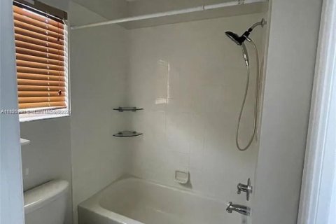 House in Homestead, Florida 6 bedrooms, 244.05 sq.m. № 1779737 - photo 11